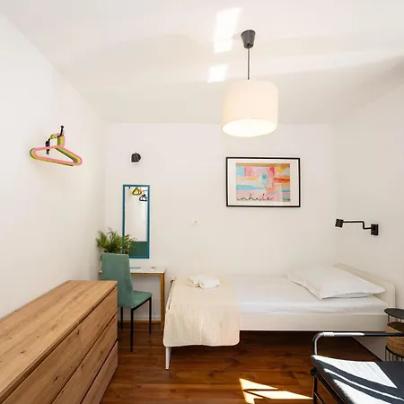 2 Bedroom Beautiful In Feriehus Starigrad Paklenica