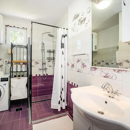 Dom wakacyjny 2 Bedroom Beautiful In *