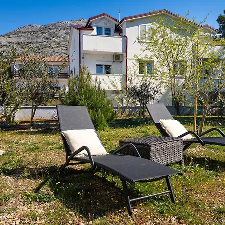 2 Bedroom Beautiful In Casa vacanze *