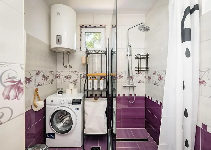 2 Bedroom Beautiful In Стариград-Пакленица