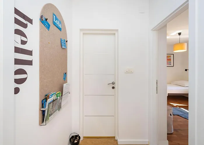 2 Bedroom Beautiful In Стариград-Пакленица