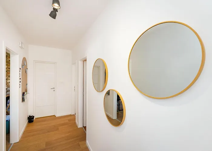 2 Bedroom Beautiful In Стариград-Пакленица