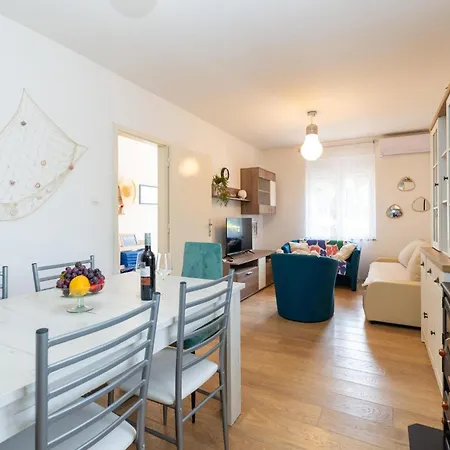 2 Bedroom Beautiful In * Starigrad Paklenica