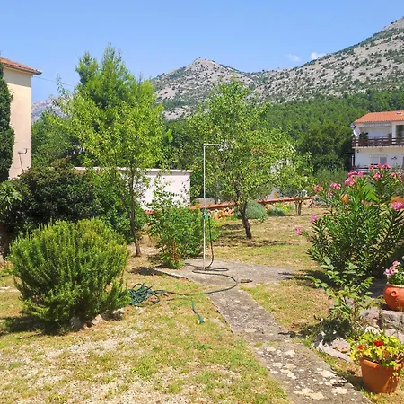 2 Bedroom Beautiful In Holiday home Starigrad Paklenica