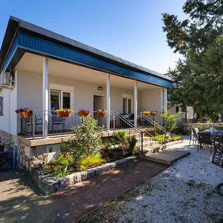 2 Bedroom Beautiful In *