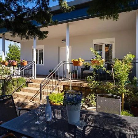 Vikendica 2 Bedroom Beautiful In Starigrad Paklenica