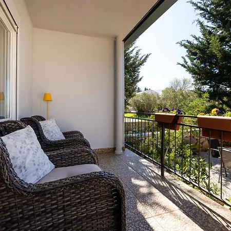 2 Bedroom Beautiful In Prázdninový dům Starigrad Paklenica