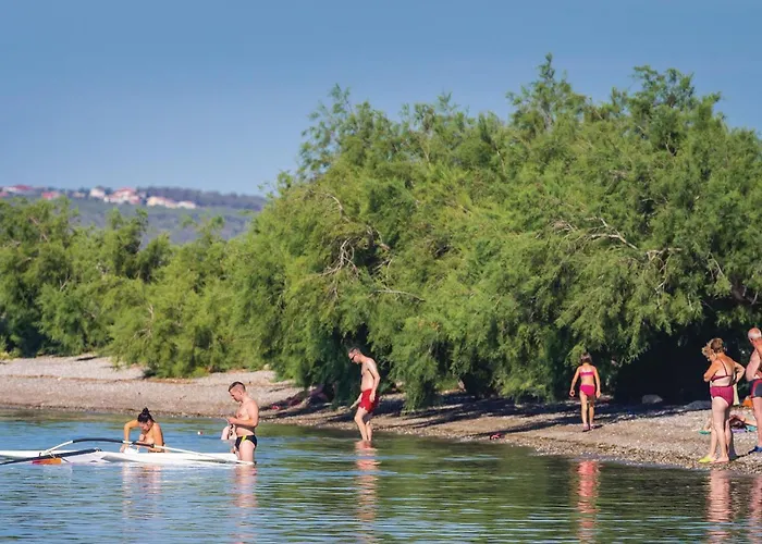 2 Bedroom Beautiful In Vikendica Starigrad Paklenica