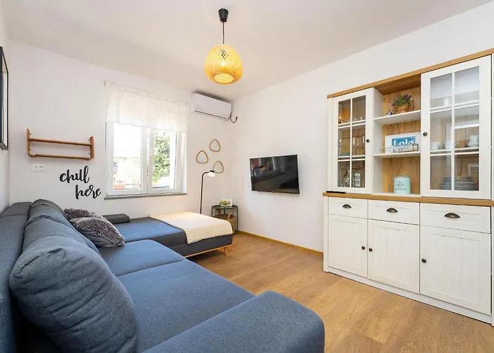 Vikendica 2 Bedroom Beautiful In Starigrad Paklenica