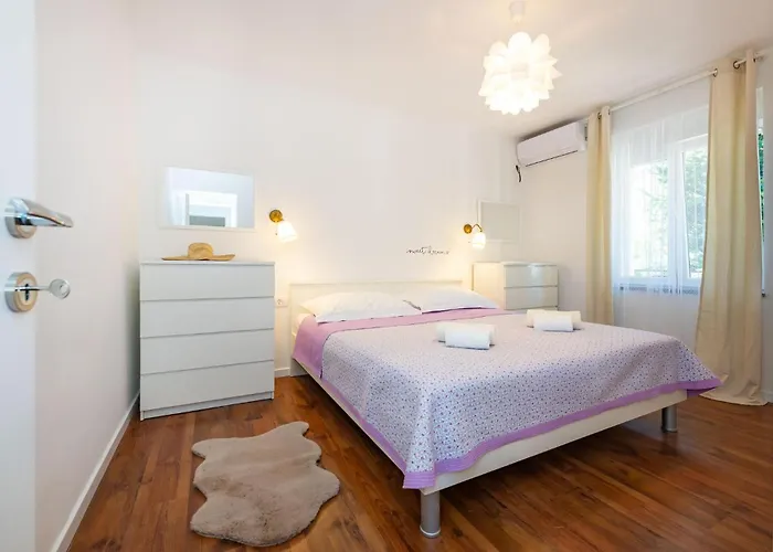 2 Bedroom Beautiful In *